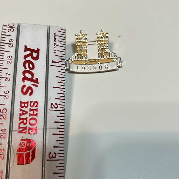 Burberry London Bridge Brooch - Picture 8 of 8